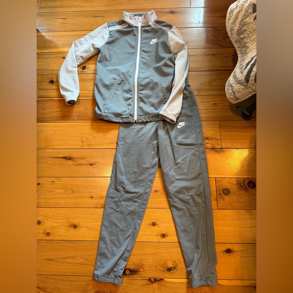 Nike Kids Two-Tone Gray Tracksuit Size Large